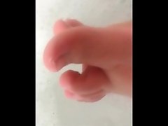 Cum join me while i soak my feet in a bubble bath