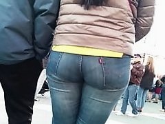 Big ass milfs shaking in tight jeans 2