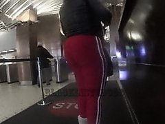 Big Booty Gal In Red Leggings MAJOR VPL !!