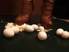 Brown boots scramble some eggs