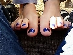 Outdoor toe wiggling and toe flicking