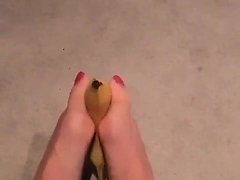 Convinced milf to stick a banana in between her toes for me