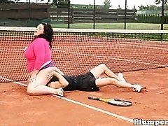 Chunky bbw sixtynining on the tennis court