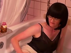 FFstockings - Have a wet dream with Julia and her squirting dildo