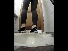 Teen students piss in the toilet at the college (Pisswc - 215)