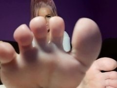 'Very sexy footjob ,cum in my feet honey'