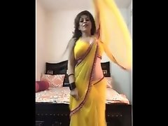 Dilbar Janiya - Desi Girl Dance in Saree